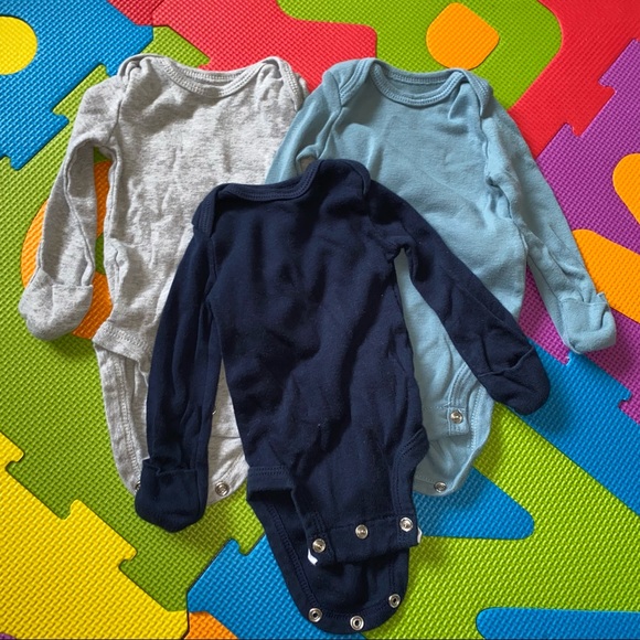 BUNDLE ✅ 6pcs onesies - Picture 2 of 9